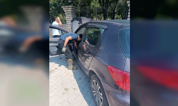 Van'da otomobil duvara çarptı: Sürücü yaralandı